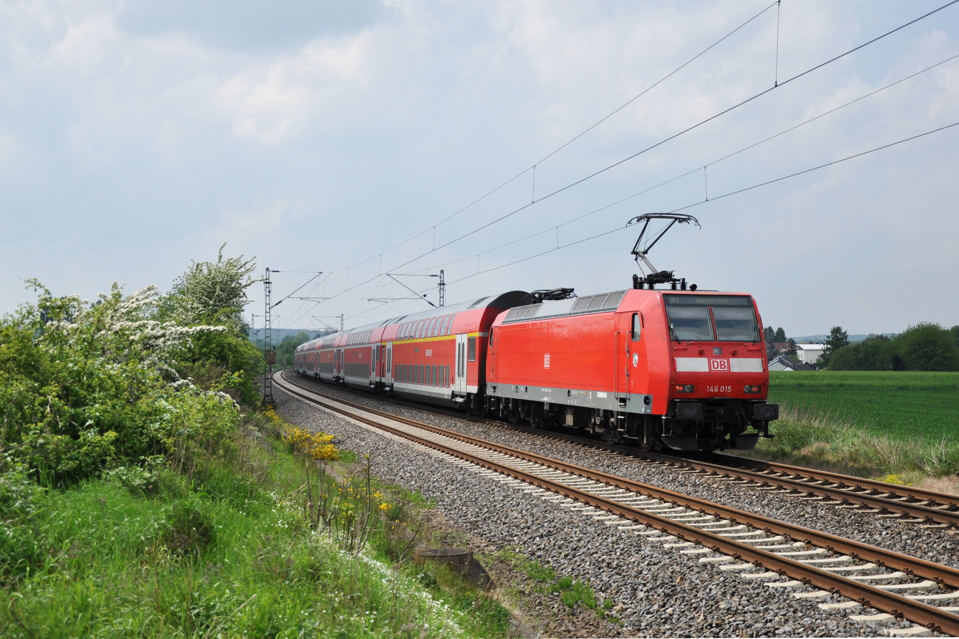 "146 015 / DB Regio NRW // Eschweiler / 1. Mai 2014" by InterCityImpress is licensed under CC BY-SA 2.0.