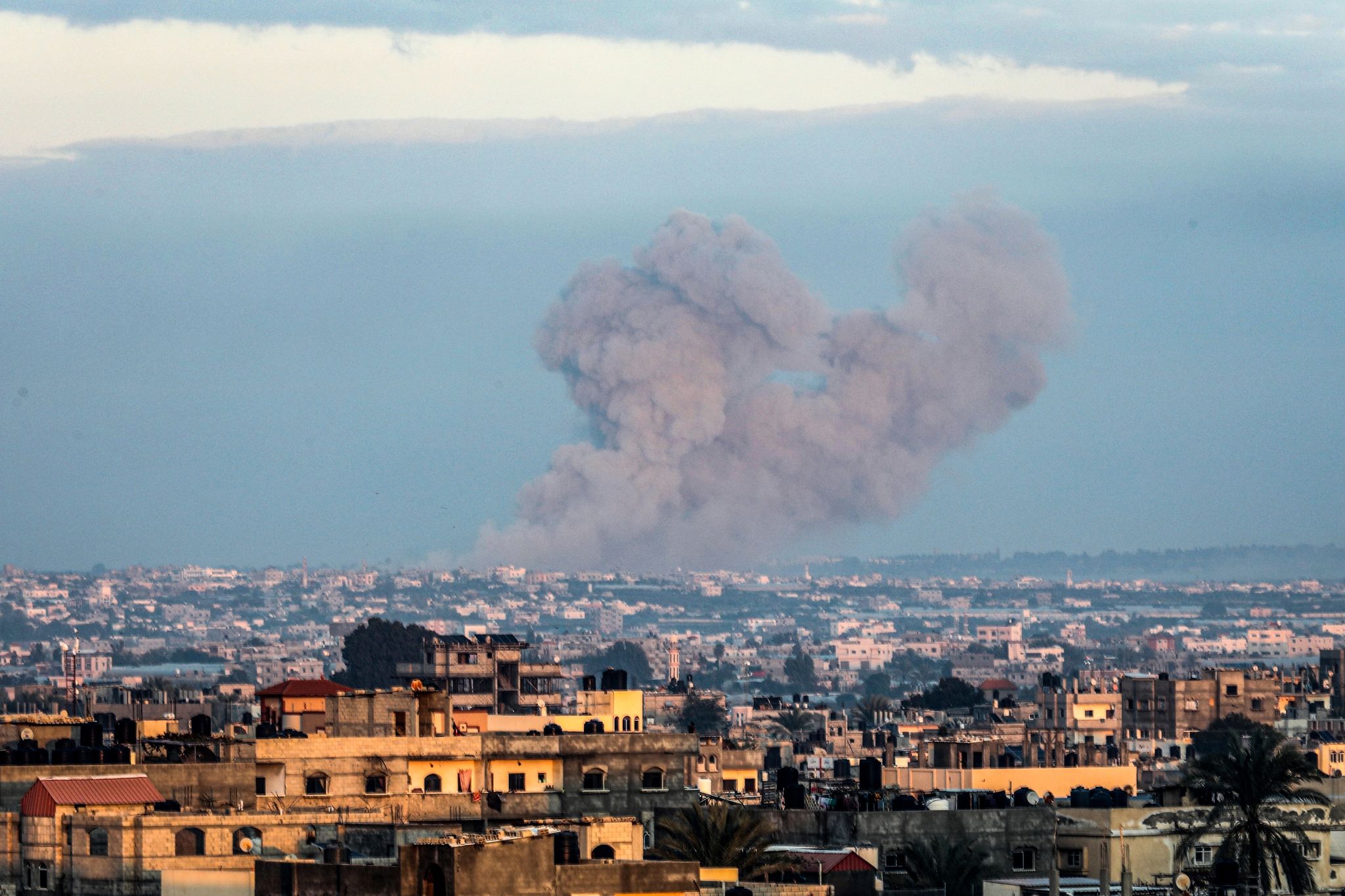 Das israelische Militär fliegt weiter Luftangriffe auf den Gaza-Streifen. Foto: Abed Rahim Khatib/dpa